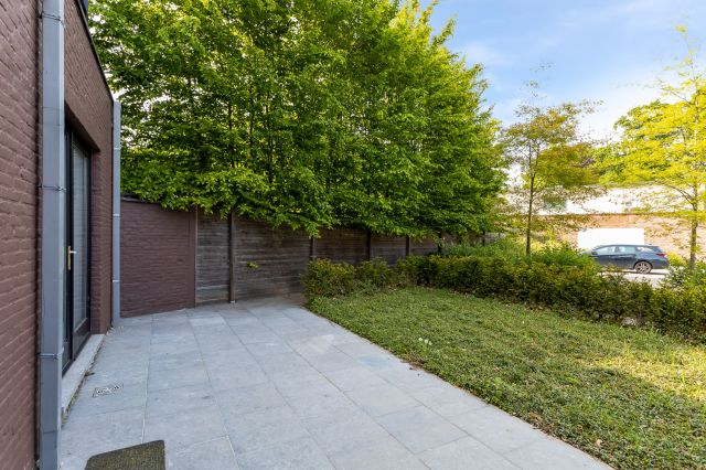 WEB Best Flats Geel 37