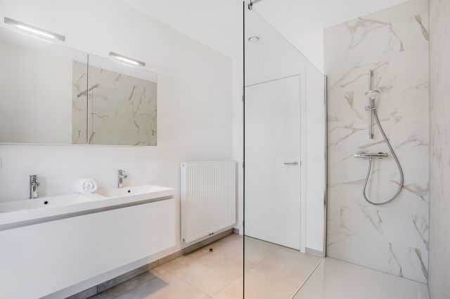 Best Flats Mol Spoor badkamer douche